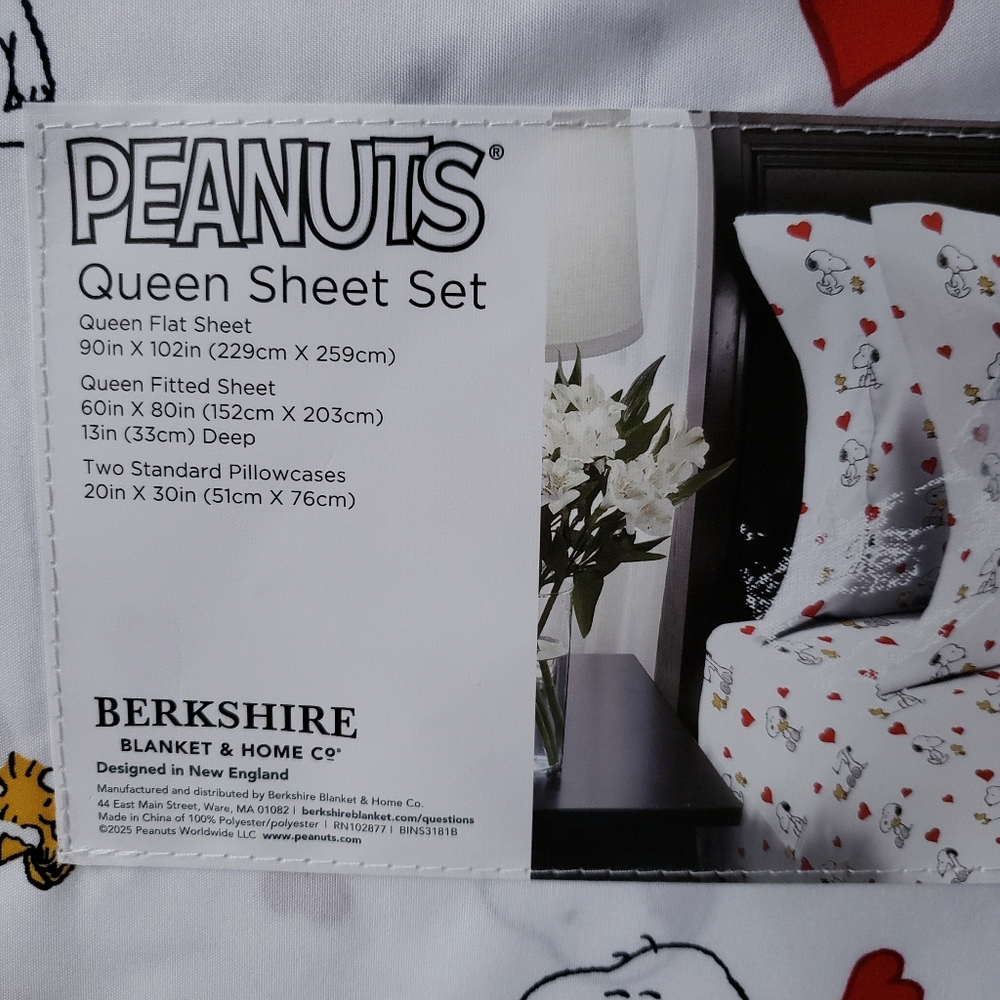 ❌SOLD❌Peanuts Snoopy Valentines Day Queen Size Bed Sheet Set 4-pc Hearts Cartoon - Picture 2 of 6